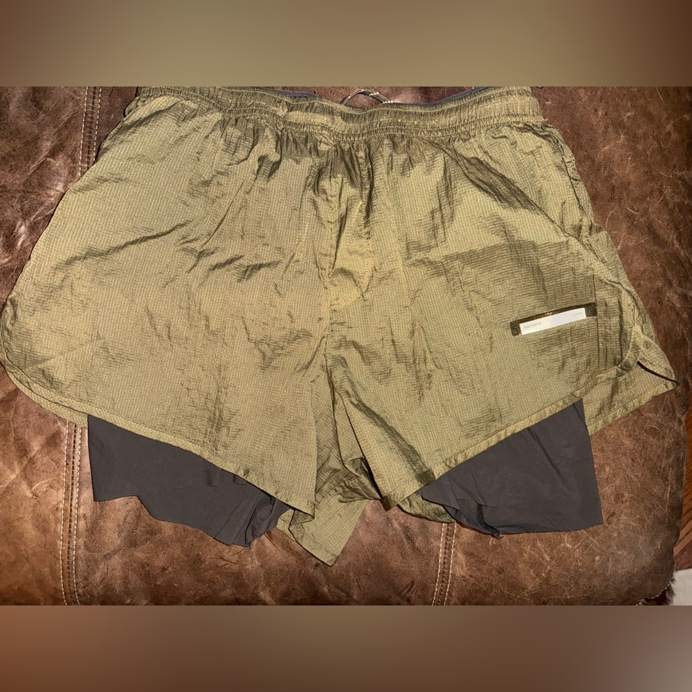 Satisfy Rippy 3” trail shorts medium